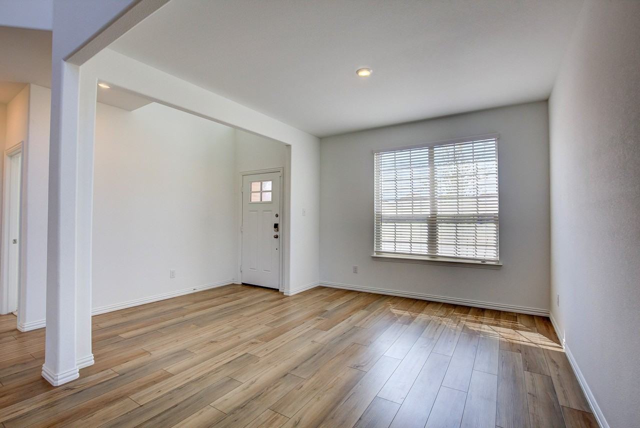 10013 Elkhorn Dr - Photo 5 of 39