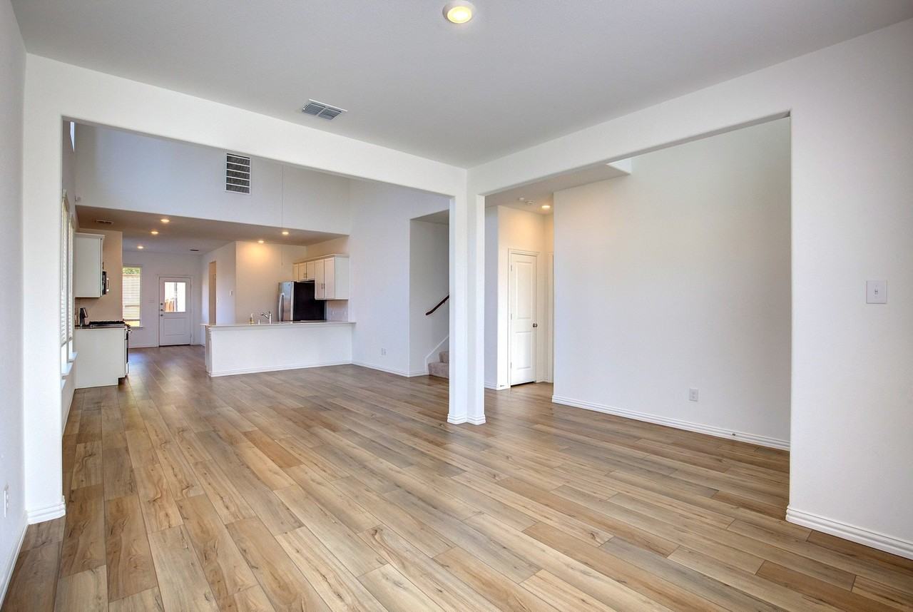 10013 Elkhorn Dr - Photo 6 of 39
