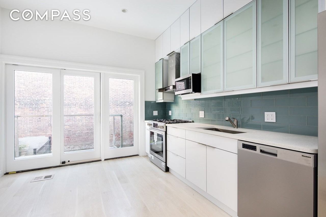 137 Milton St #TH - Photo 3 of 12