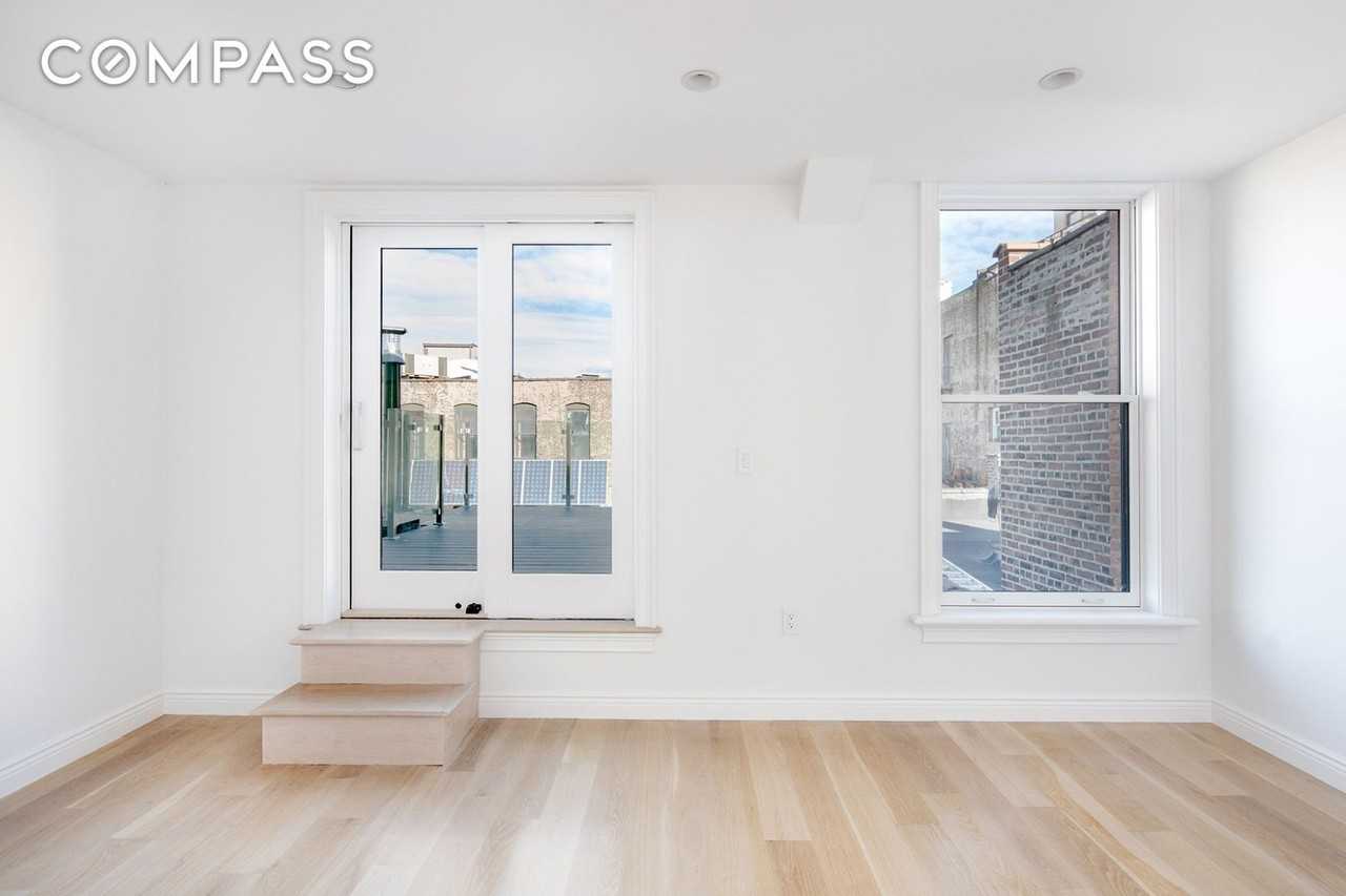 137 Milton St #TH - Photo 7 of 12