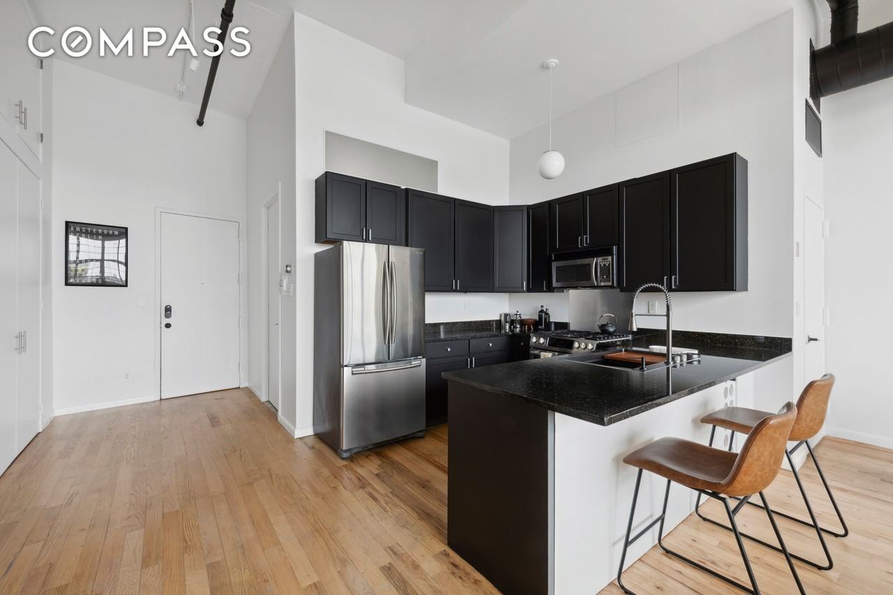 689 Myrtle Ave #5D - Photo 3 of 6