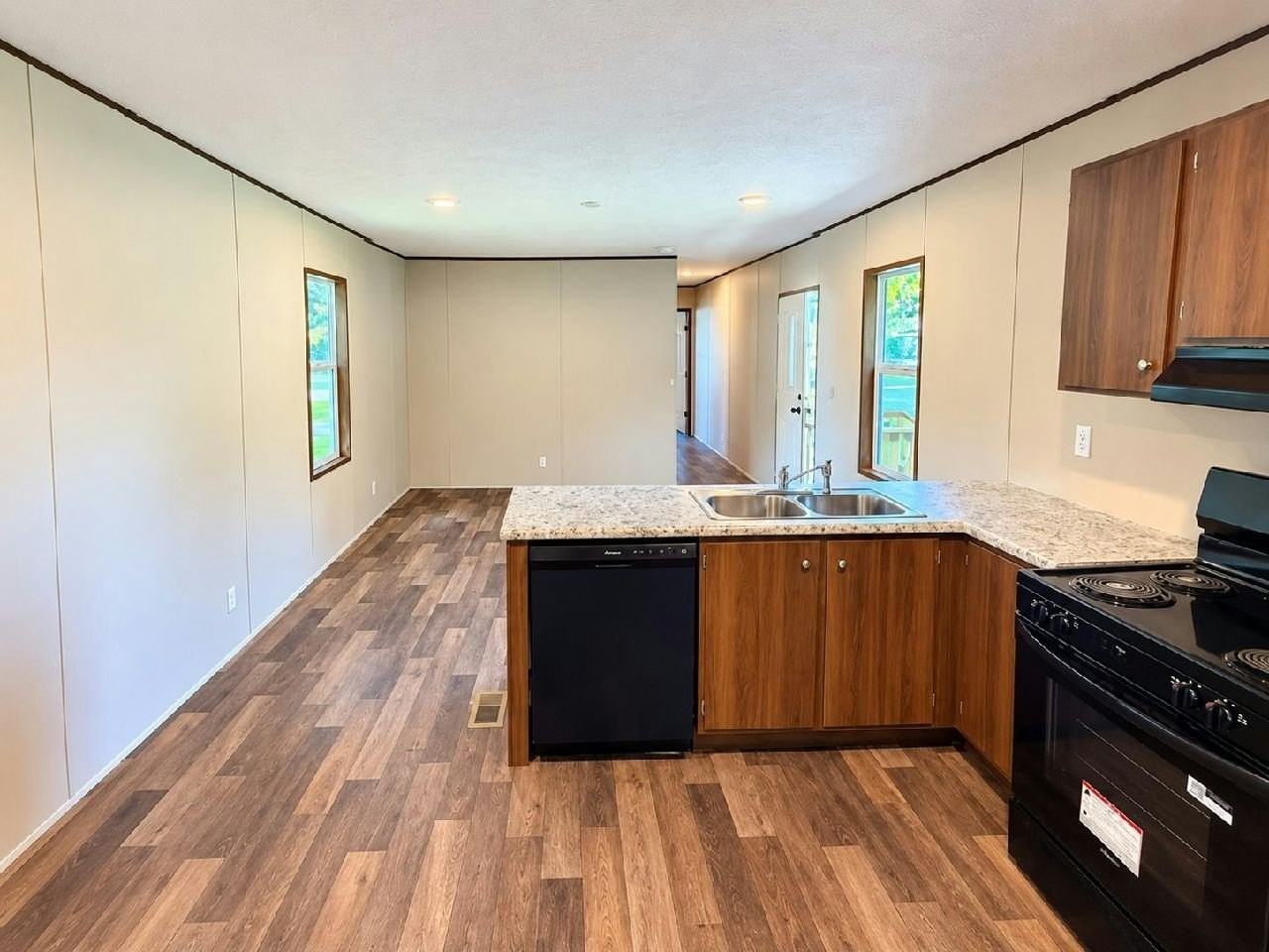 76 Tower Manor Cir E #76 - Photo 4 of 16