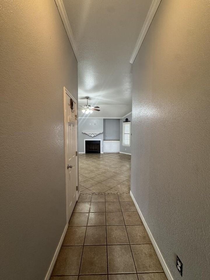 1404 W 18th St - Photo 2 of 16