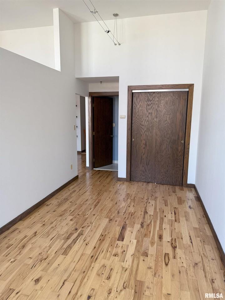 226 S 6th St #3A - Photo 4 of 8