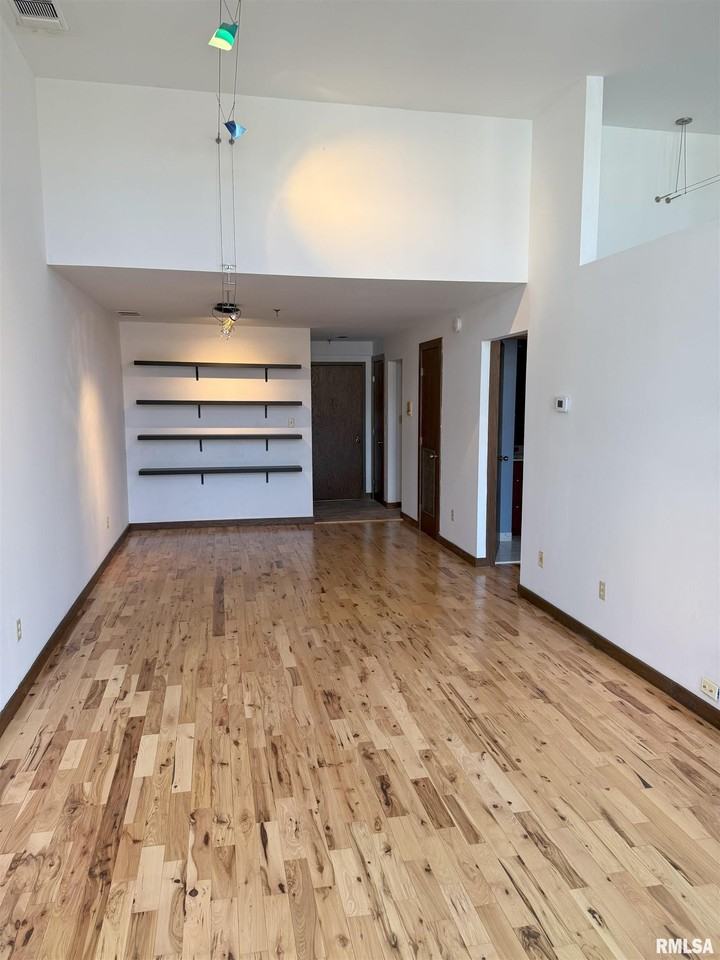 226 S 6th St #3A - Photo 6 of 8