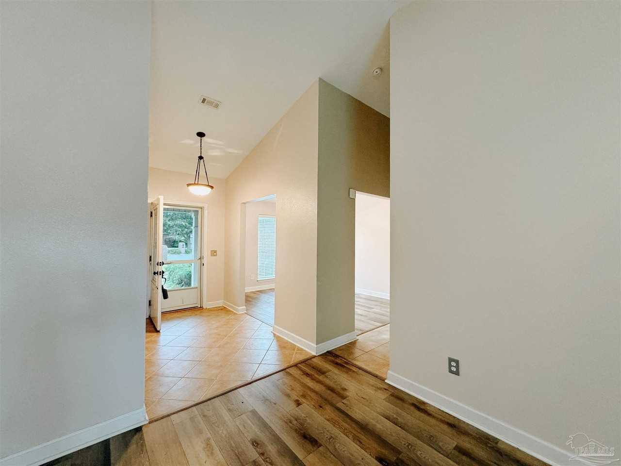 1240 Benning Pl - Photo 4 of 21