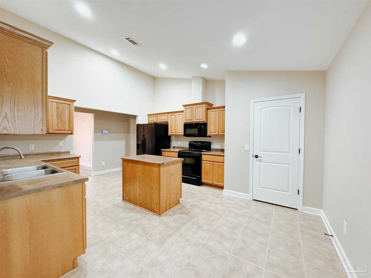 1240 Benning Pl - Photo 7 of 21