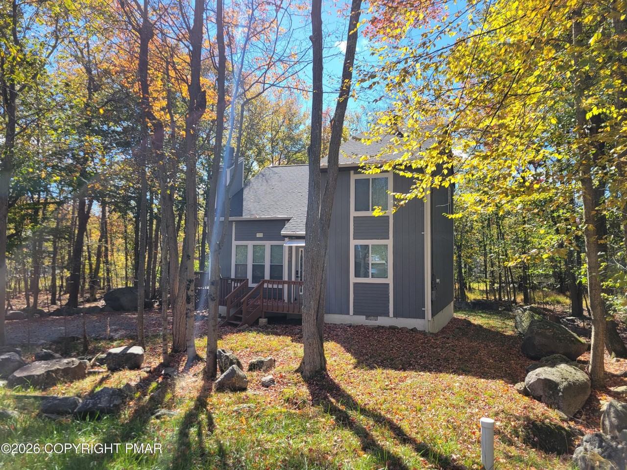 8446 Bear Trail Dr - Photo 3 of 33