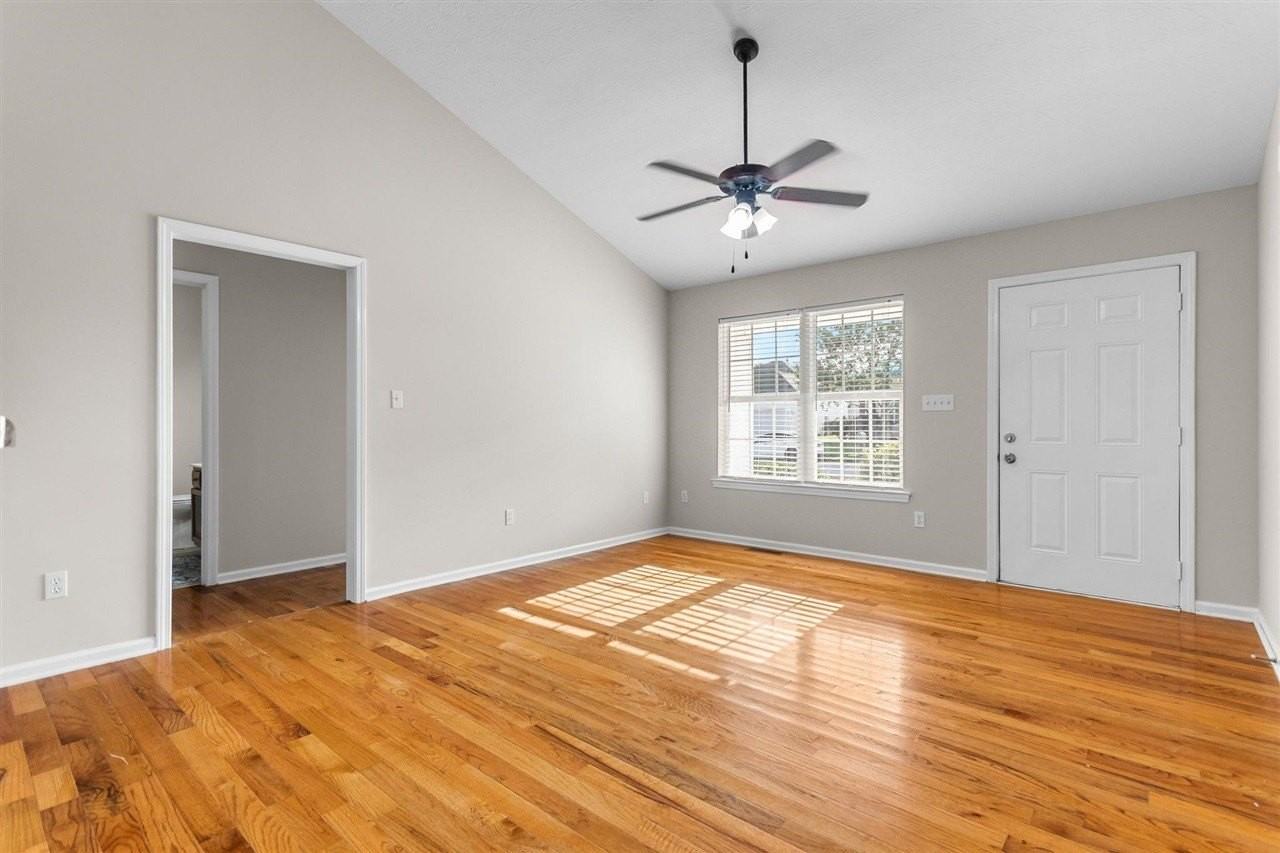 348 Pirates Cove Ln - Photo 5 of 38