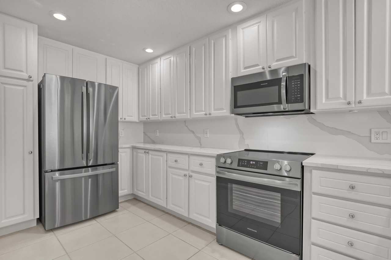 115 Soriano Dr - Photo 3 of 49