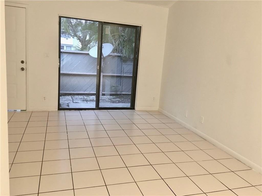 9806 Nw 37th St - Photo 4 of 12