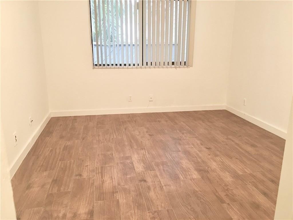 9806 Nw 37th St - Photo 6 of 12