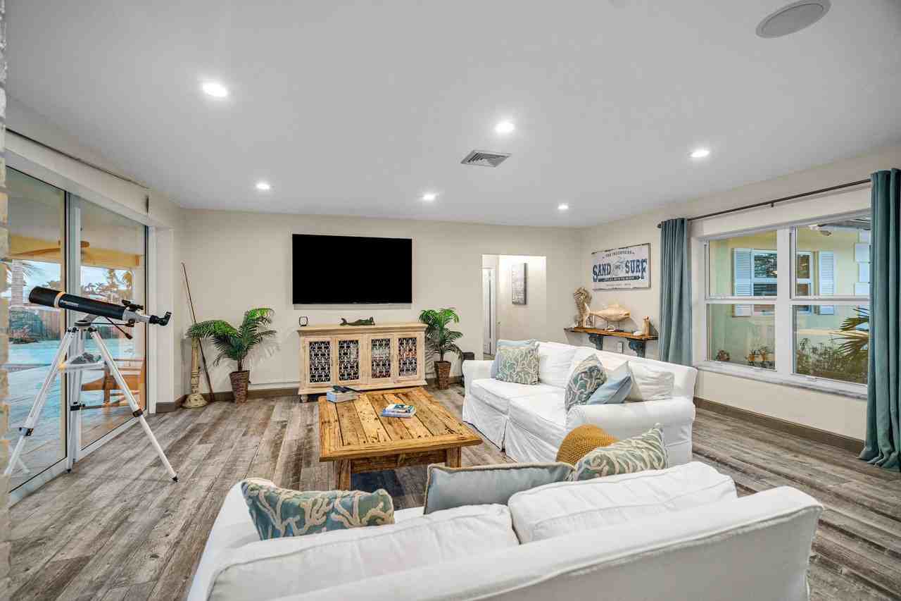 844 East Dr - Photo 6 of 37