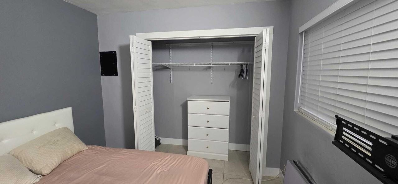 1109 Nw 5th St #5 - Photo 2 of 3