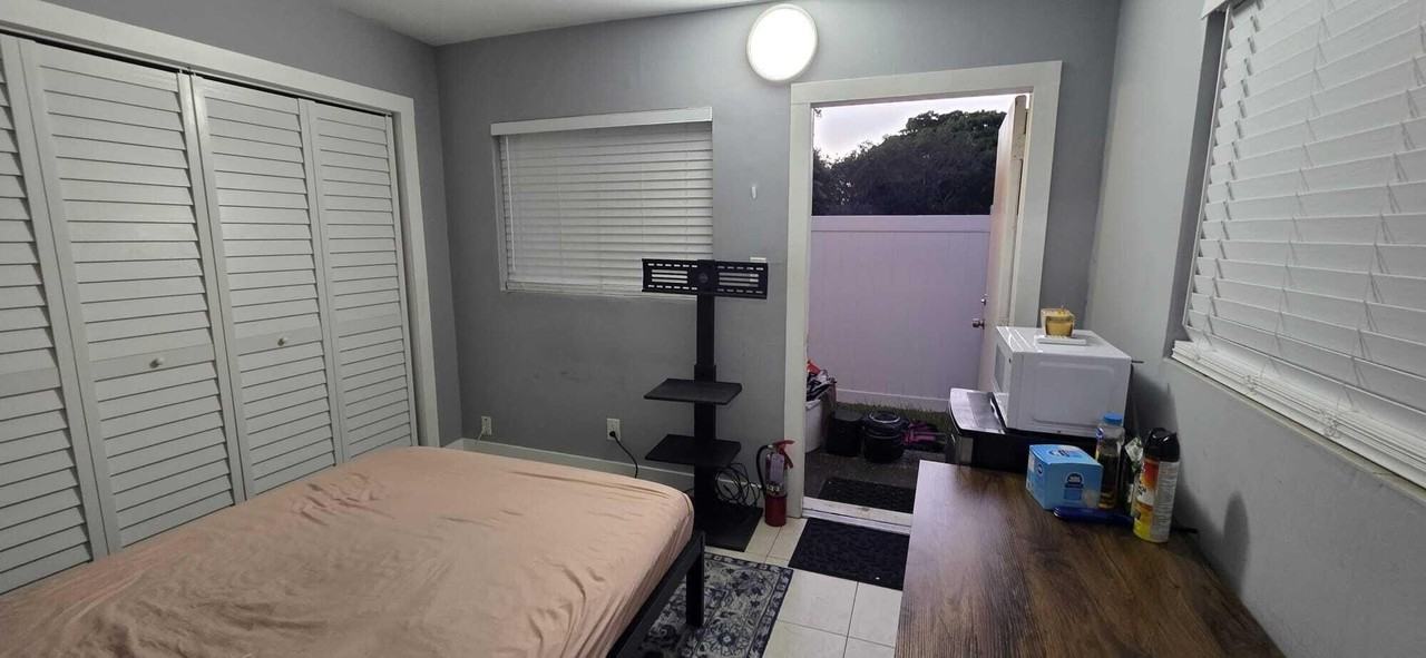 1109 Nw 5th St #5 - Photo 3 of 3