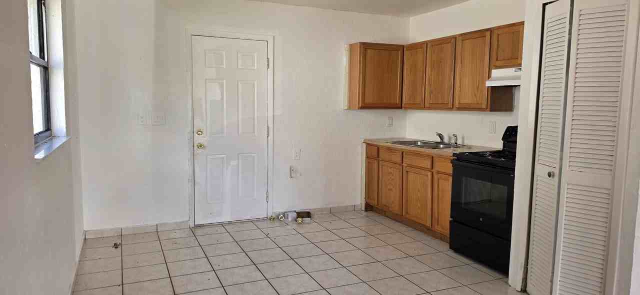 499 Las Palmas Cir - Photo 5 of 8