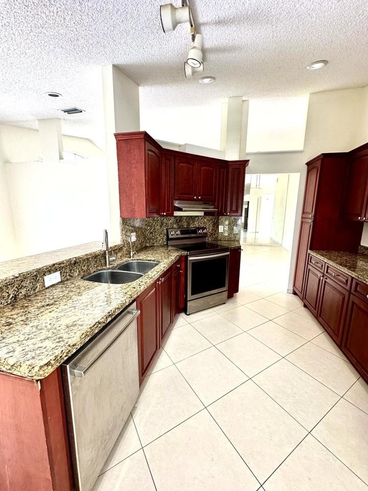 9671 Tavernier Dr - Photo 6 of 27