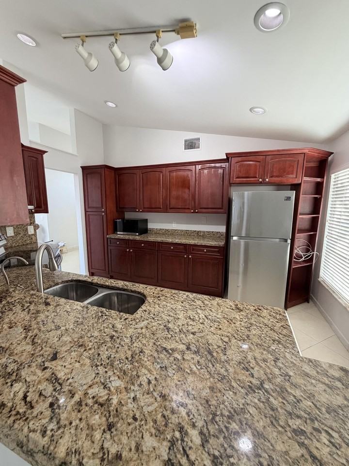 9671 Tavernier Dr - Photo 7 of 27