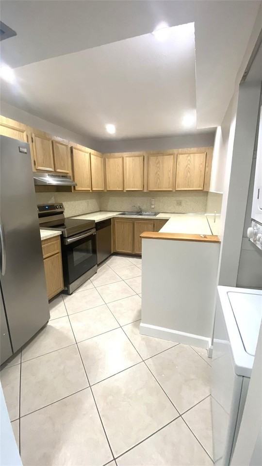 733 Se 1st Way #302 - Photo 3 of 18