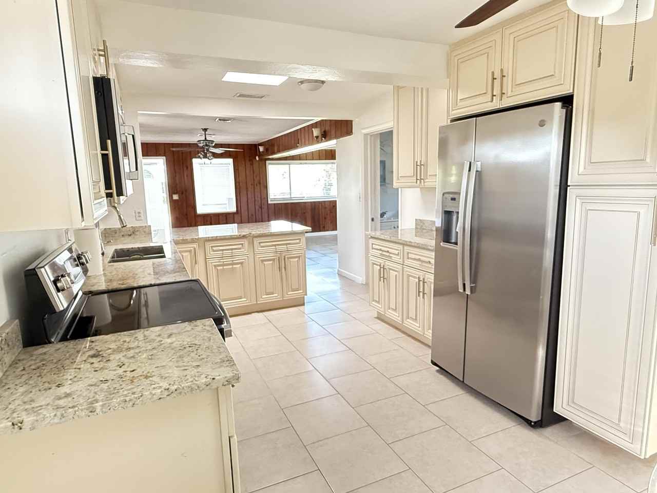 2877 Seminole Rd - Photo 3 of 13