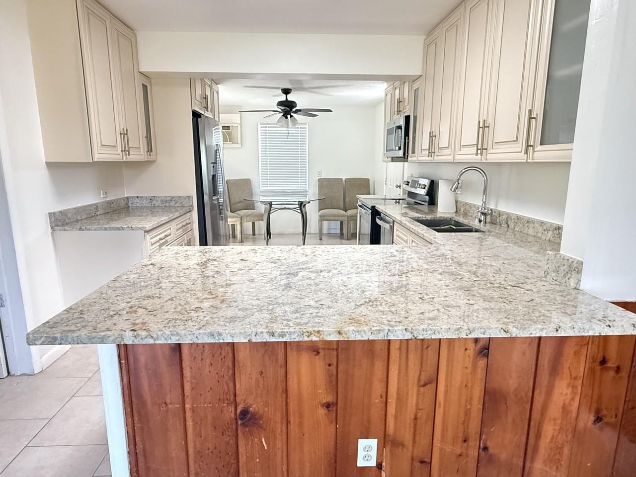 2877 Seminole Rd - Photo 5 of 13