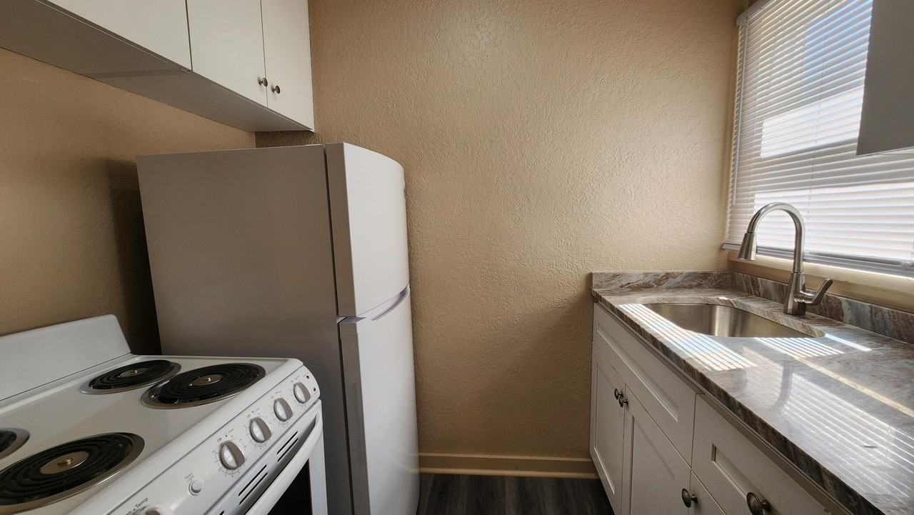 609 Sw 4th Ave #4 - Photo 2 of 20