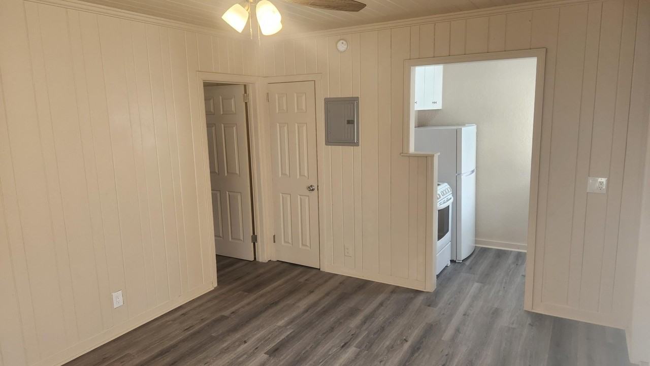 609 Sw 4th Ave #4 - Photo 3 of 20