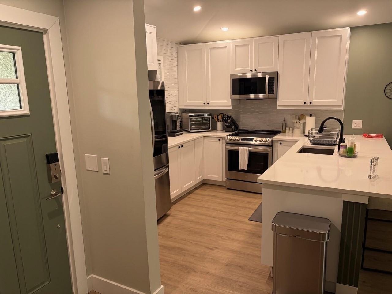 202 Club Dr - Photo 2 of 24