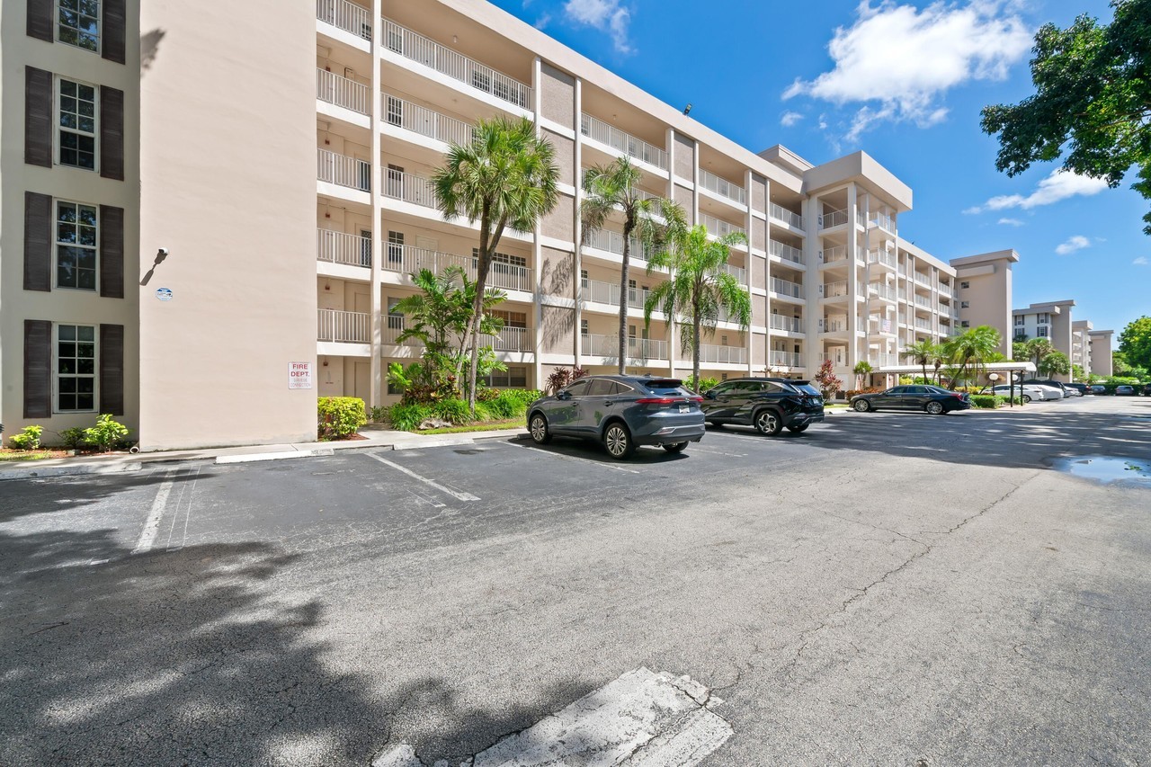 2901 S Palm Aire Dr #402 - Photo 4 of 22
