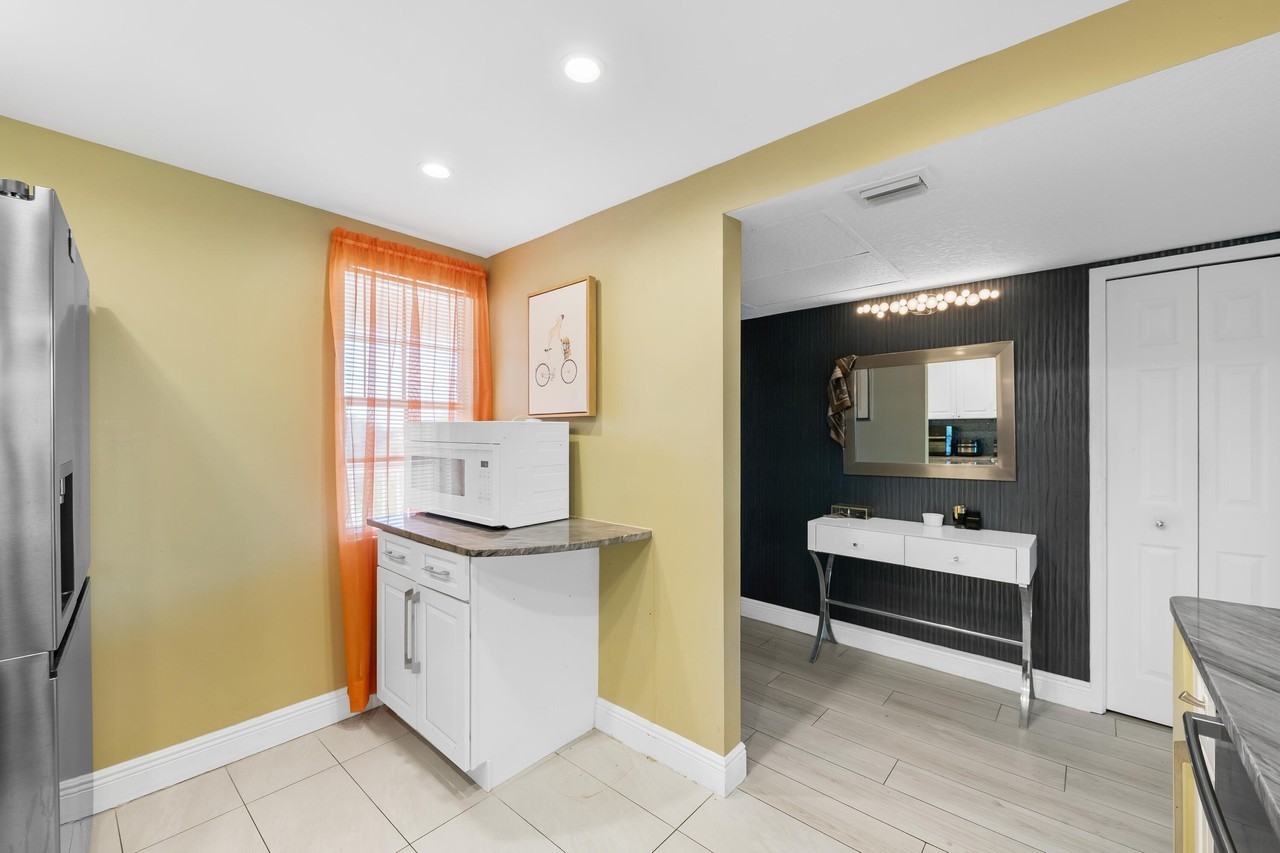 2901 S Palm Aire Dr #402 - Photo 7 of 22