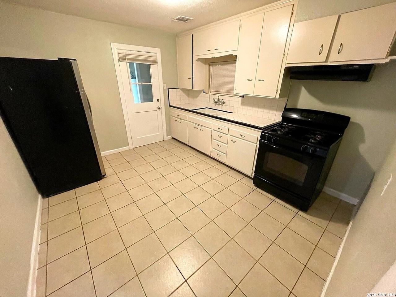 1034 Colzona Rd - Photo 7 of 22