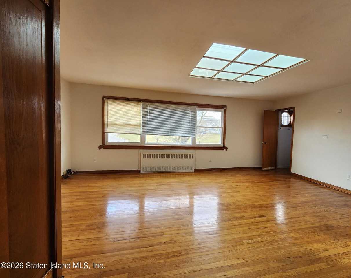 336 Manor Rd - Photo 3 of 16