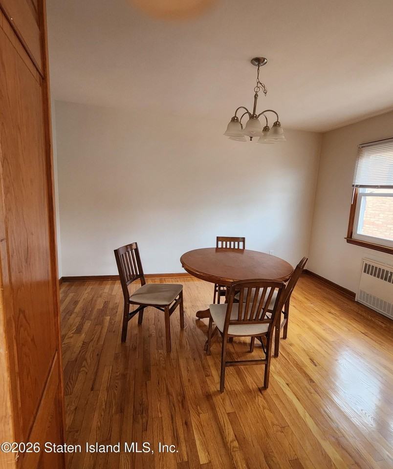 336 Manor Rd - Photo 4 of 16
