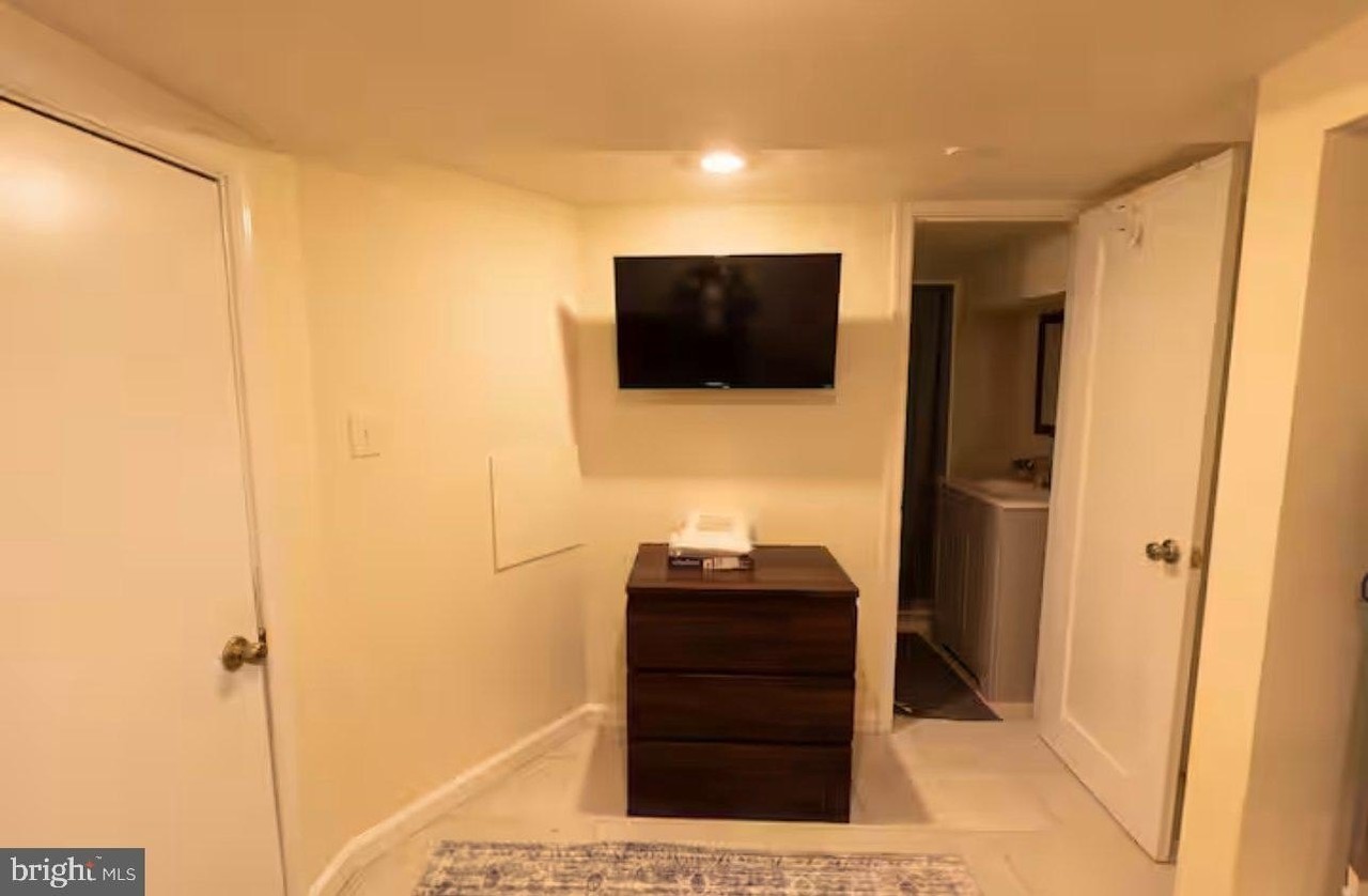 811 W Virginia Ave Ne - Photo 5 of 12