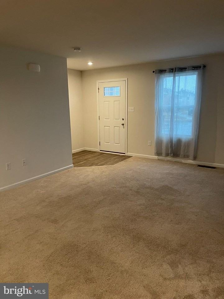 342 Bluecoat St - Photo 2 of 28