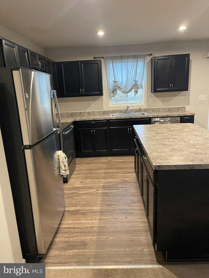 342 Bluecoat St - Photo 5 of 28