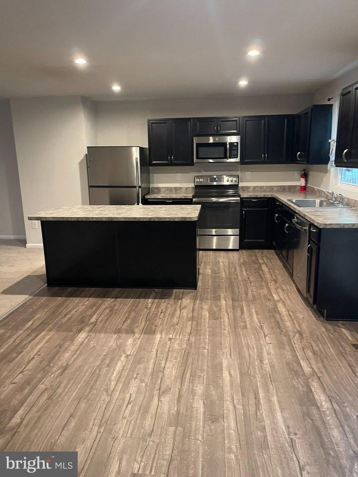 342 Bluecoat St - Photo 6 of 28