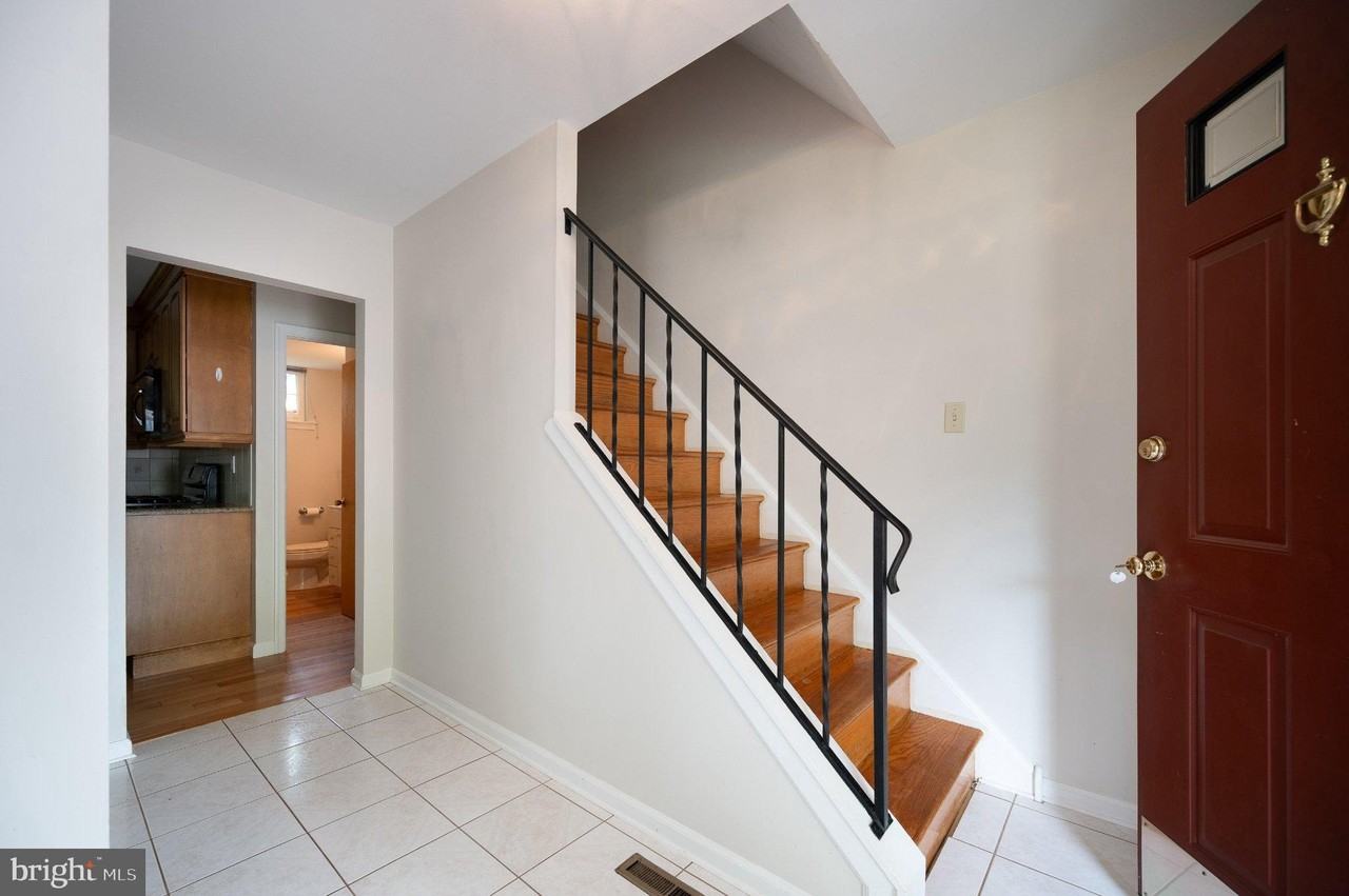 2409 Sweetbriar Rd - Photo 2 of 25