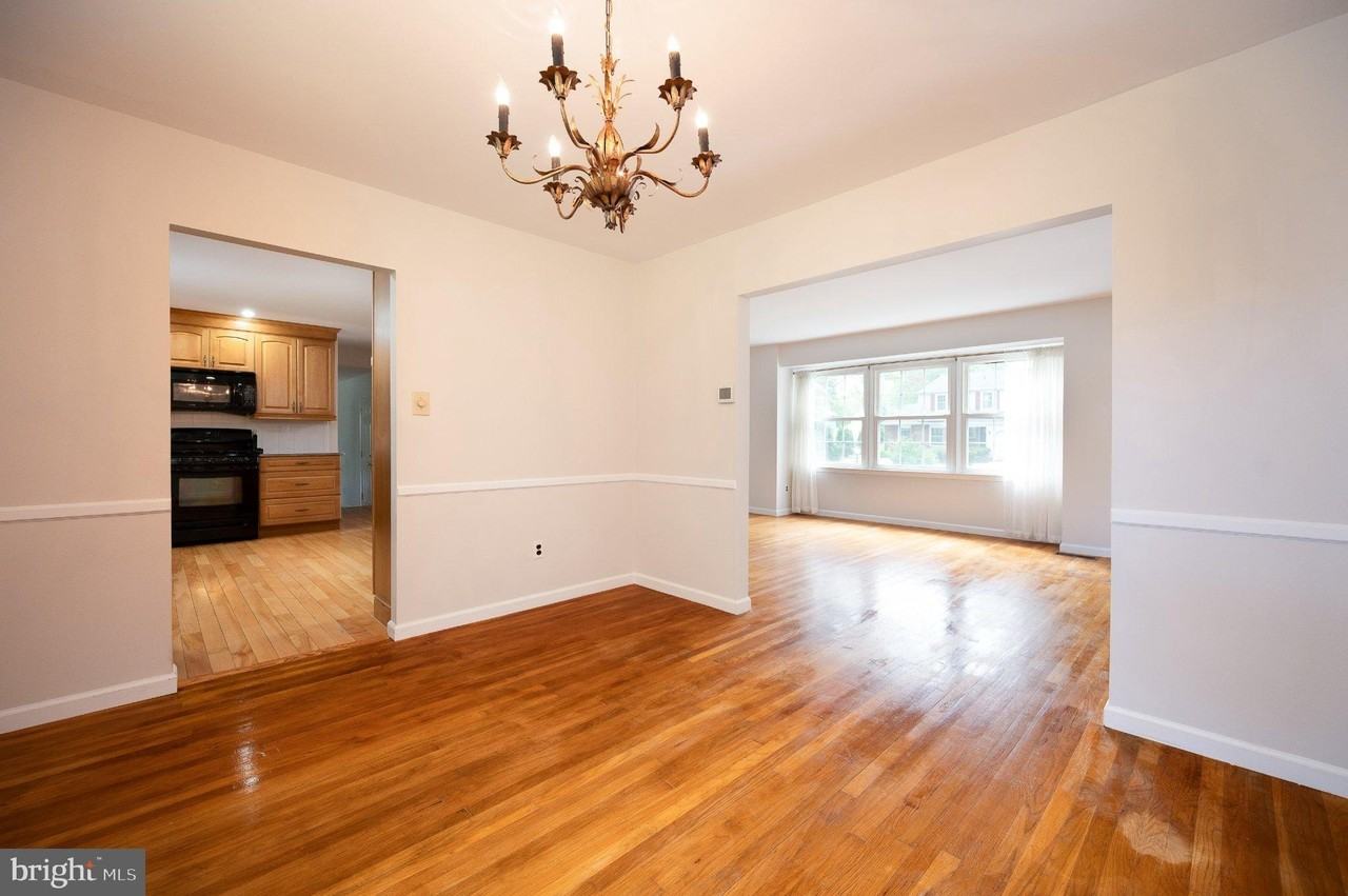 2409 Sweetbriar Rd - Photo 3 of 25