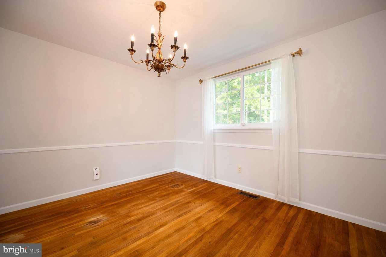 2409 Sweetbriar Rd - Photo 4 of 25