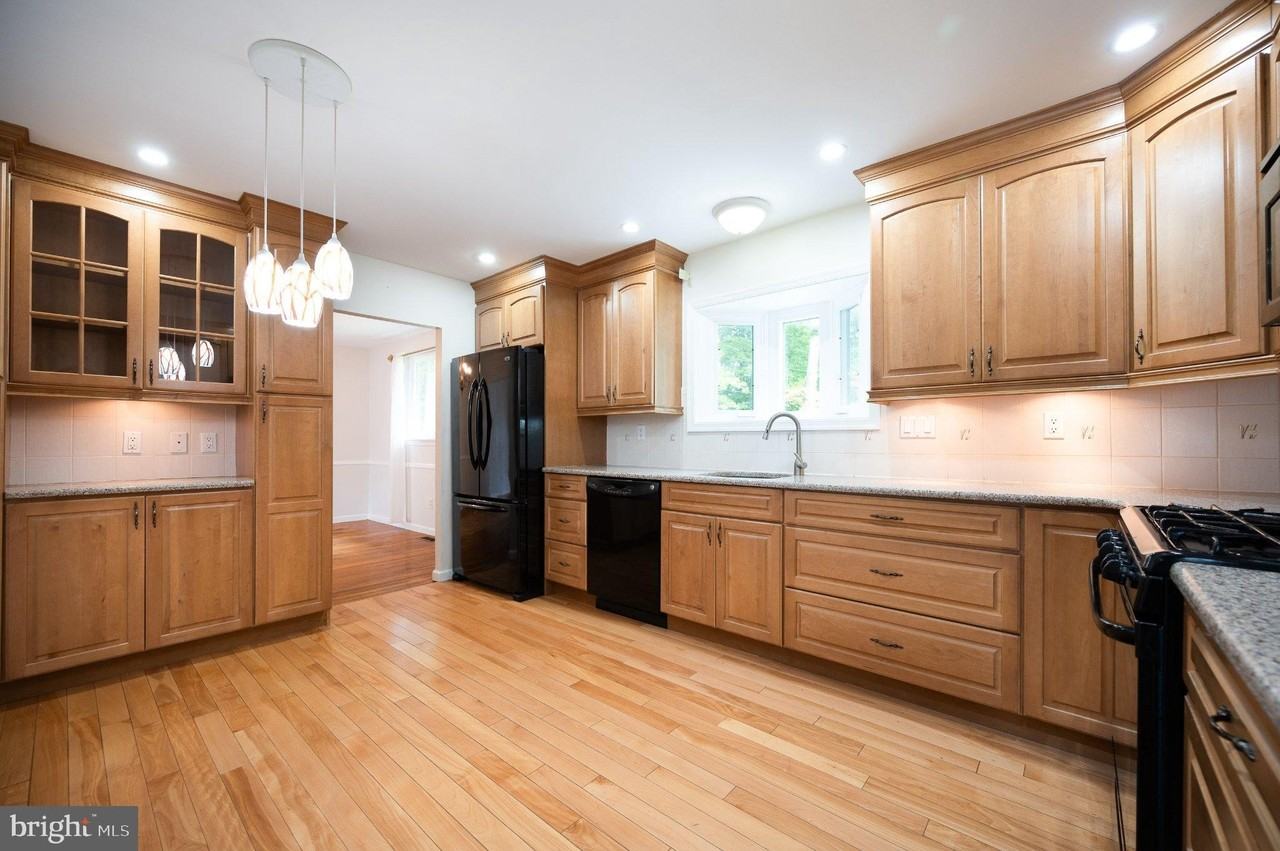 2409 Sweetbriar Rd - Photo 6 of 25