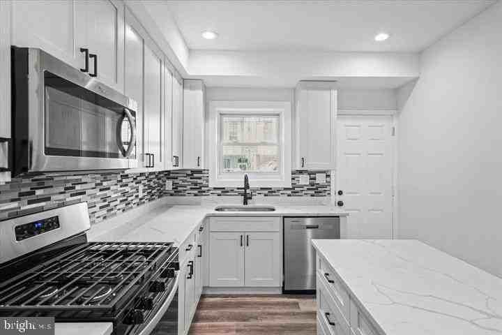 816 N Belnord Ave - Photo 5 of 34
