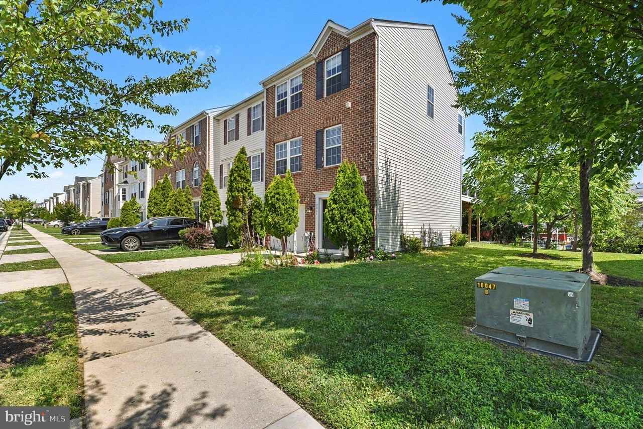 9864 Decatur Rd - Photo 2 of 33
