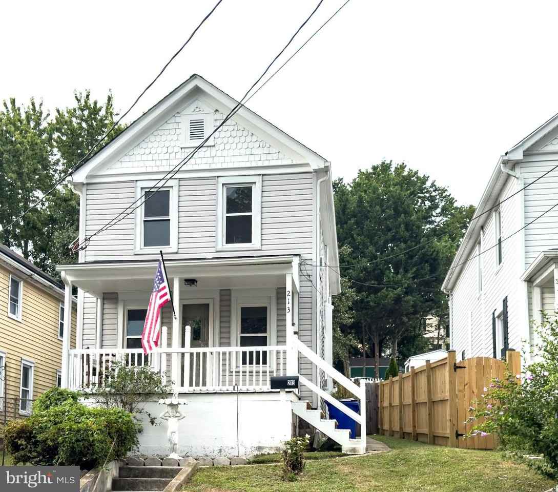 213 W B St