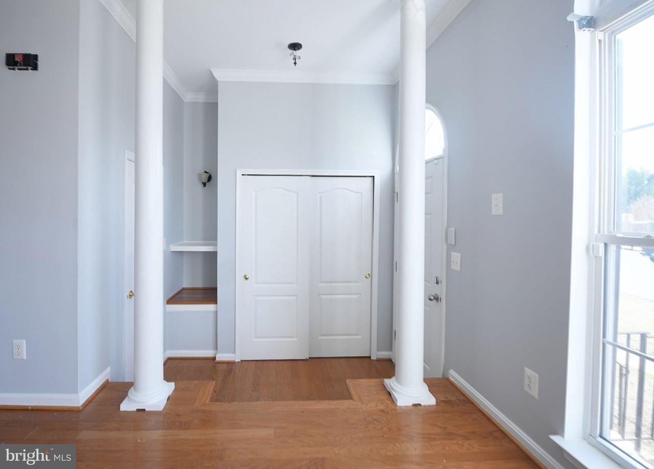 655 Kirkcaldy Way - Photo 4 of 21
