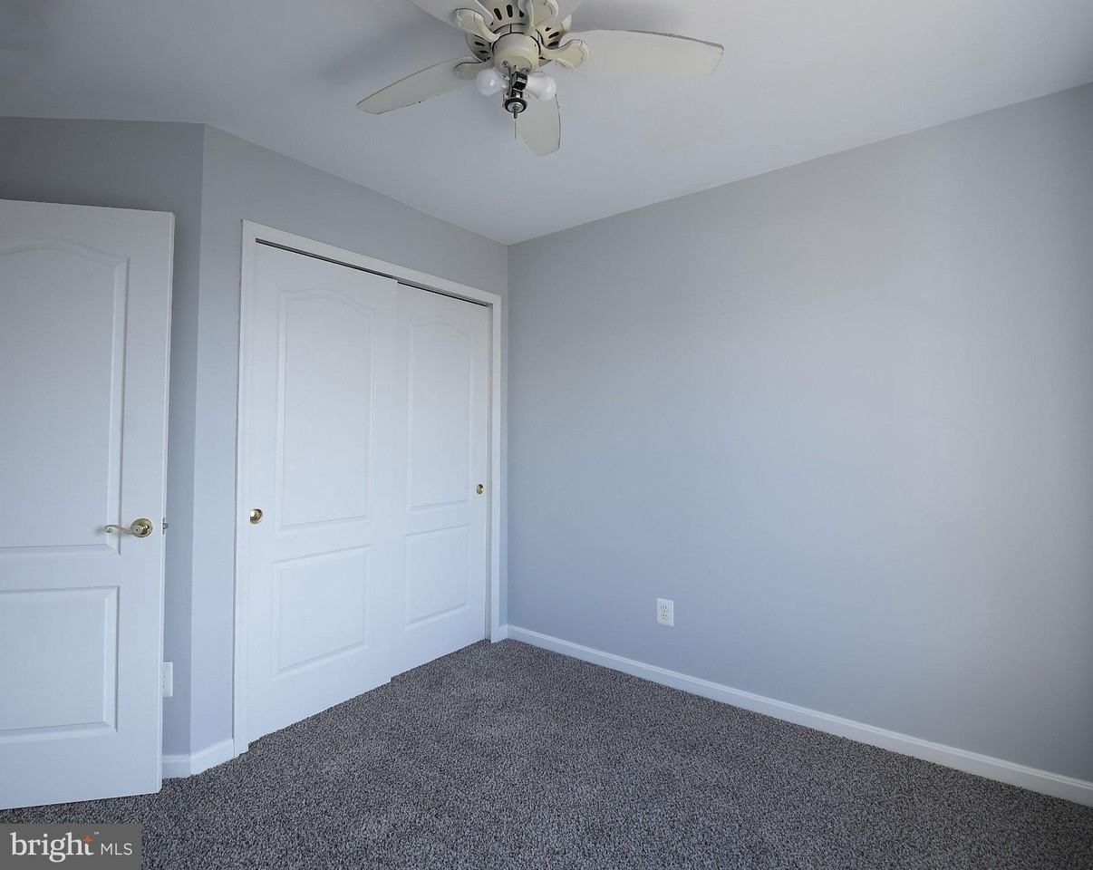 655 Kirkcaldy Way - Photo 5 of 21