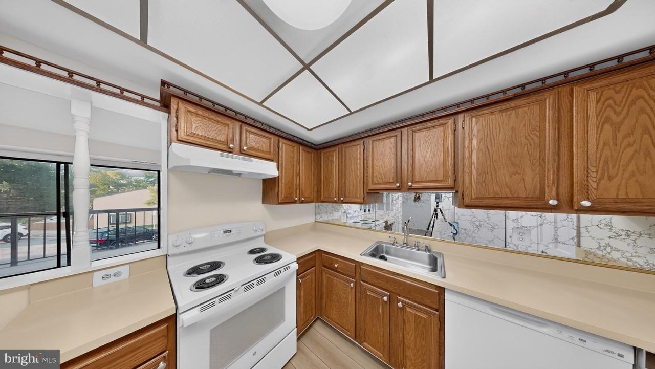 10022 Stedwick Rd #202 - Photo 7 of 32