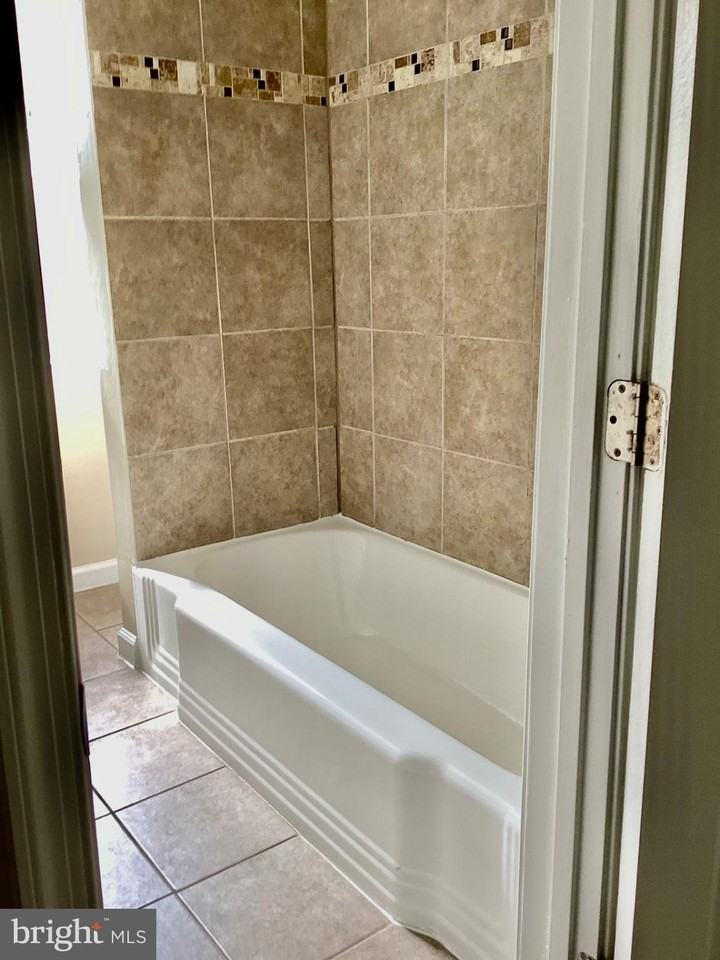1708 Veirs Mill Rd - Photo 5 of 18