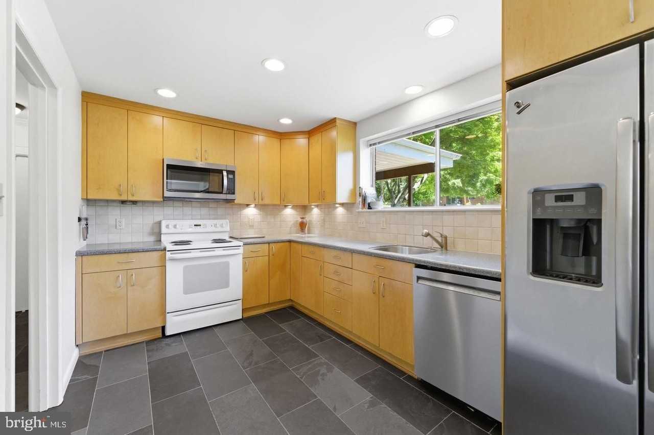 11408 Gilsan St - Photo 7 of 50