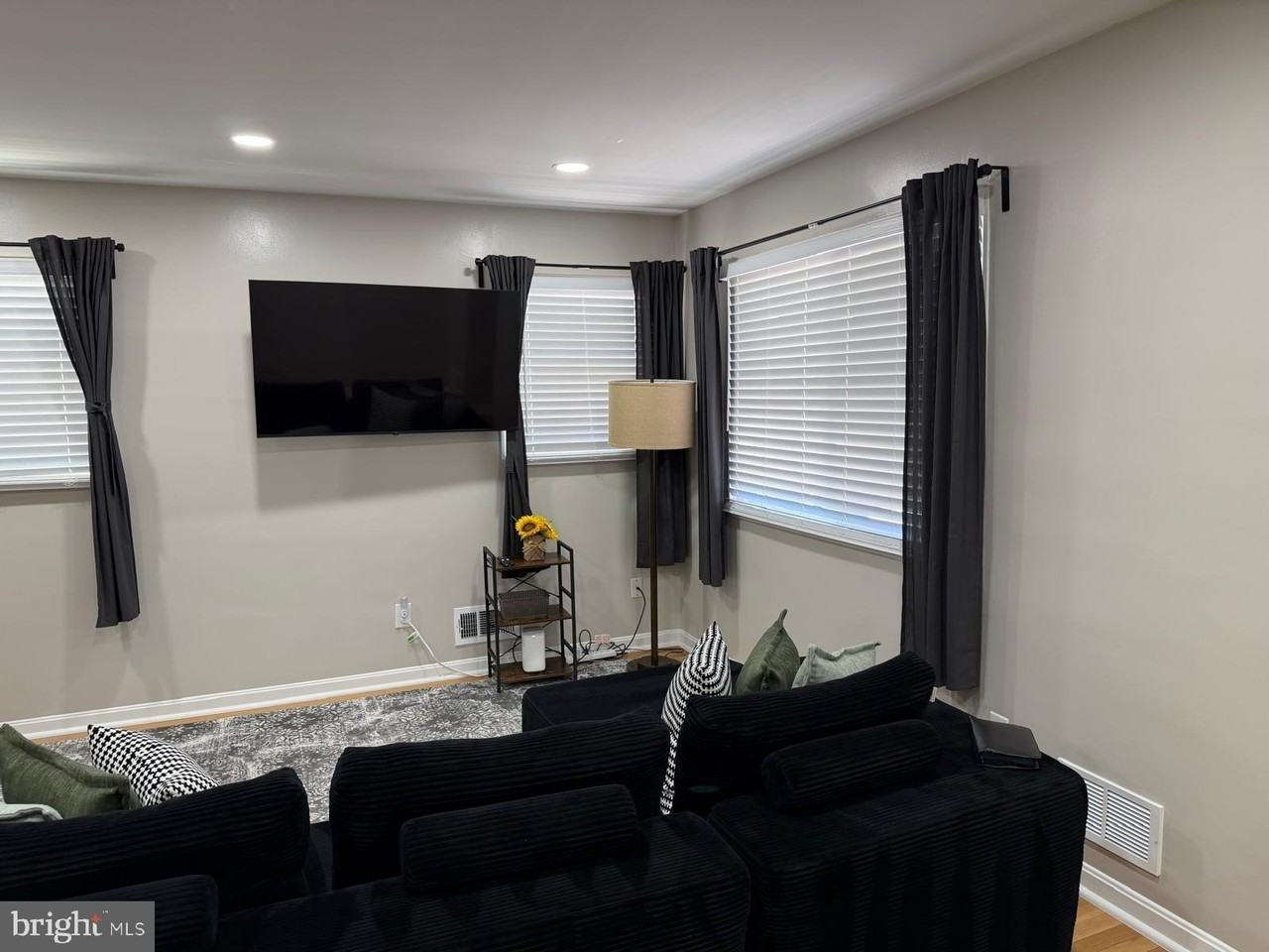 8315 Navahoe Dr - Photo 5 of 24